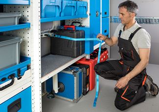 11_Fermavaligie con cinghia in uso 